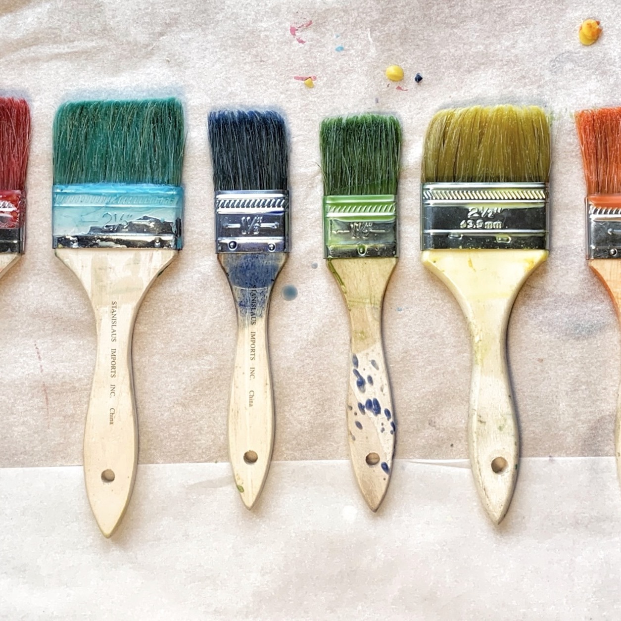 paint brushes side by side